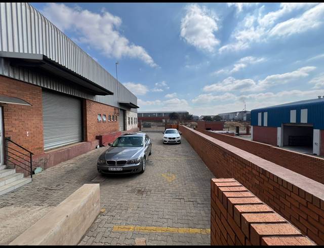 320M² WAREHOUSE TO LET IN SUNDERLAND RIDGE